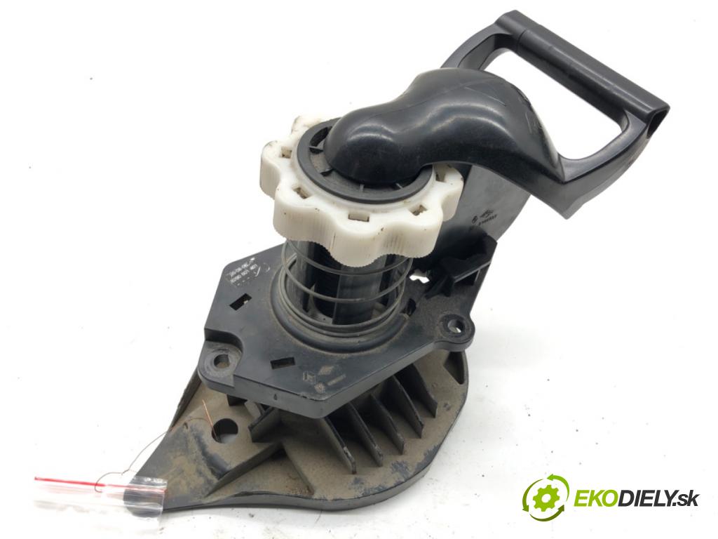 RENAULT CLIO III liftback 2006 63 kW 1.5 dCi (BR17, CR17) 1461 VÝTAH: kola NÁHRADNÍ: 8200601401