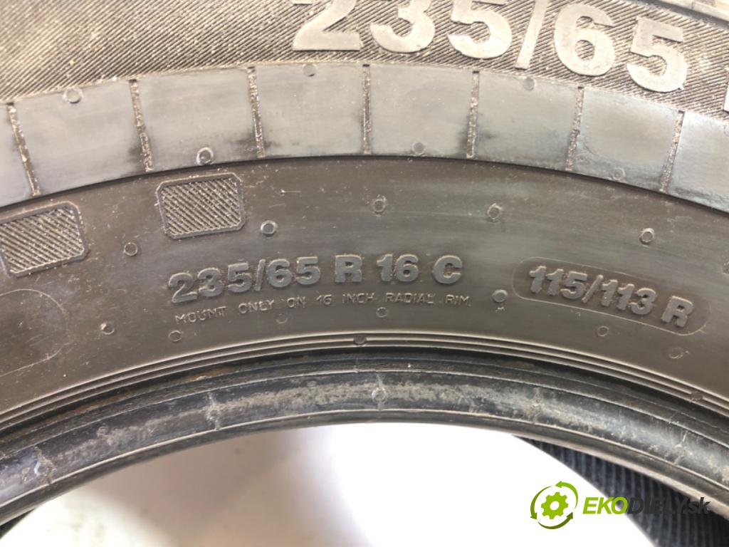 --- ---      PNEUMATIKY: PARA: VÍCENÁ SEZÓNA: 235/65 16" CONTINENTAL