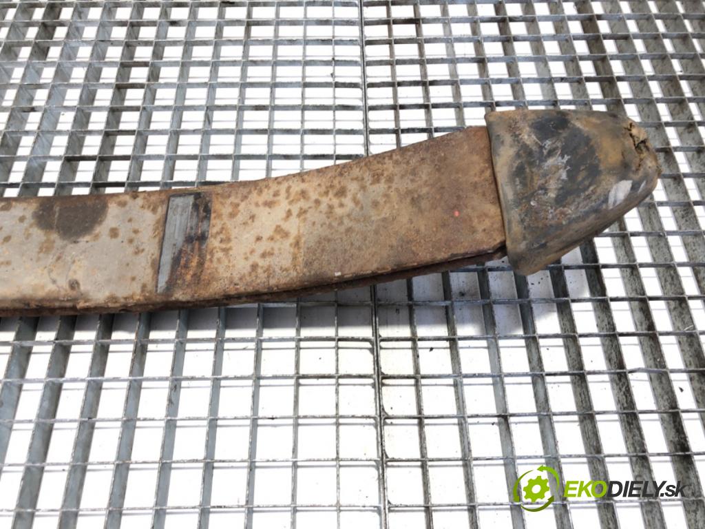 VW LT 28 35 Autobus 2004 80 kW 2.5 TDI 2461 listové pero přední část