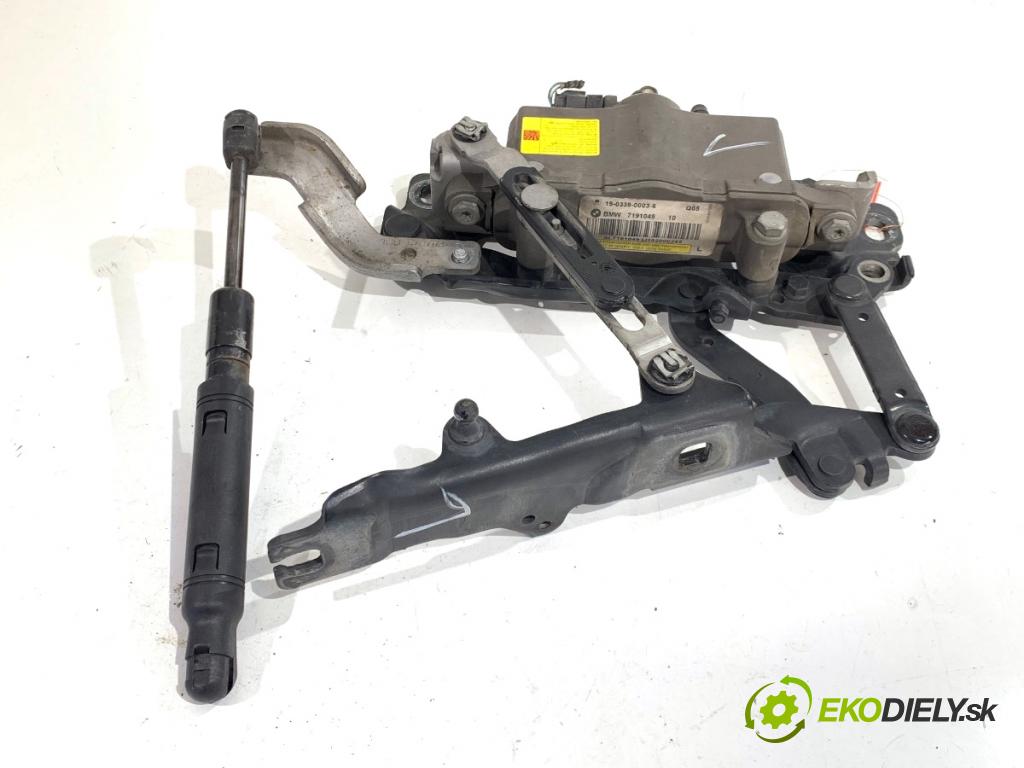 BMW F10 sedan 2010 135 kW 520 d 1995 závěs kapoty levý přední část 7191049