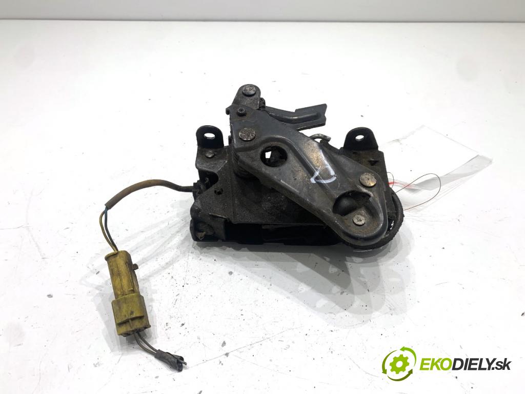 BMW F10 sedan 2010 135 kW 520 d 1995 zámok kapoty pravy 7184442