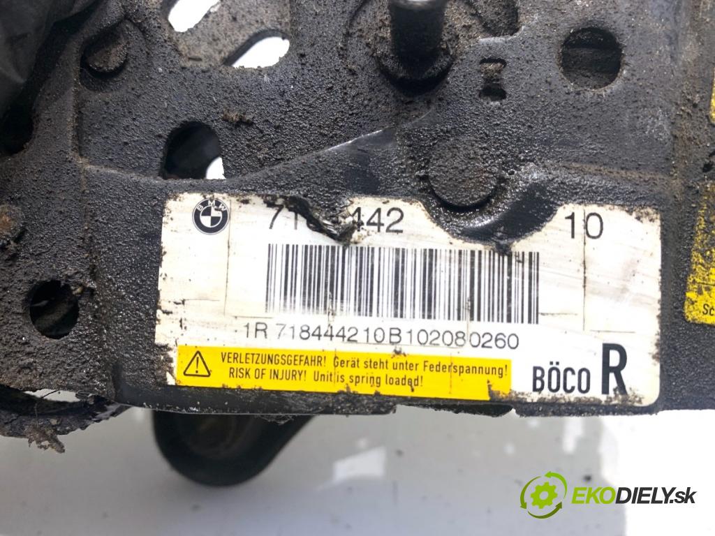 BMW F10 sedan 2010 135 kW 520 d 1995 zámok kapoty pravy 7184442