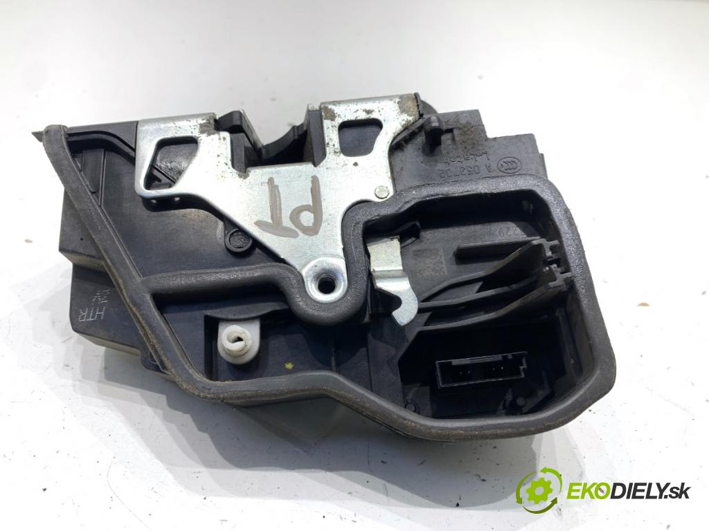 BMW F10 sedan 2010 135 kW 520 d 1995 zámok dveře pravý zadní část 7229460
