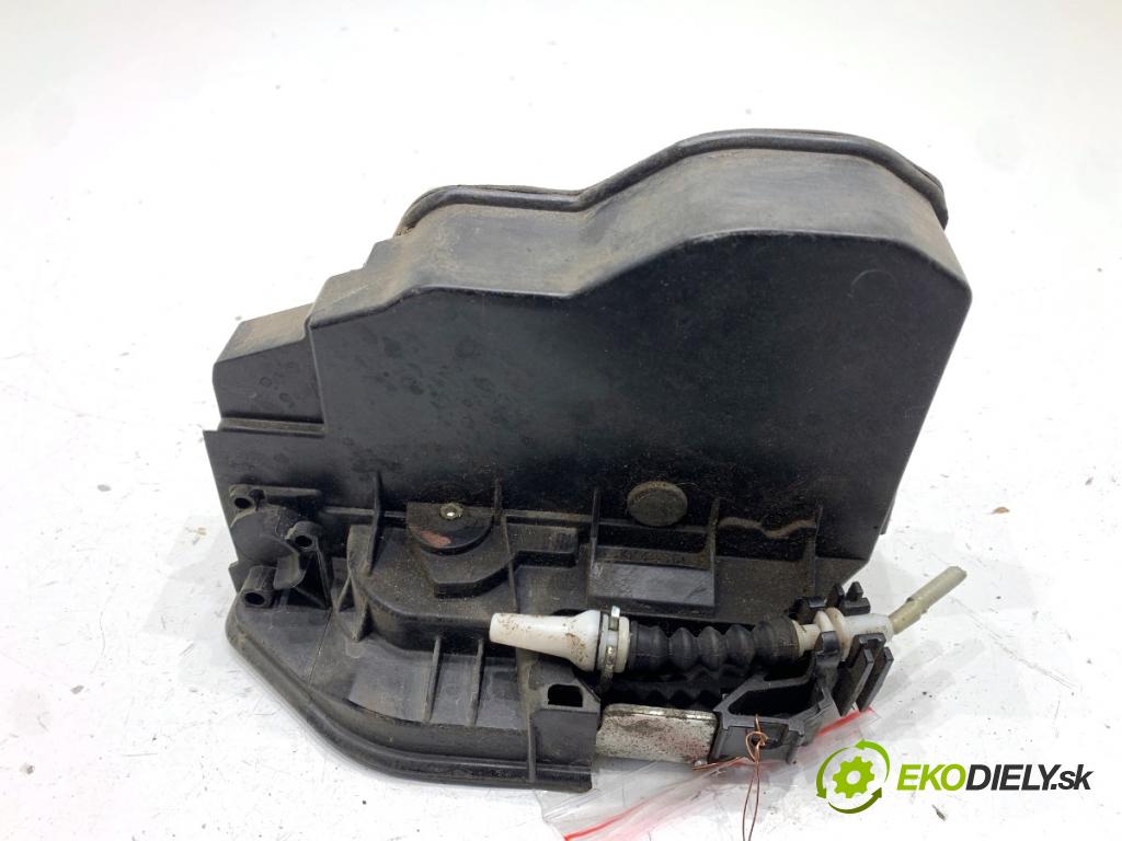 BMW F10 sedan 2010 135 kW 520 d 1995 zámok dveře pravý zadní část 7229460