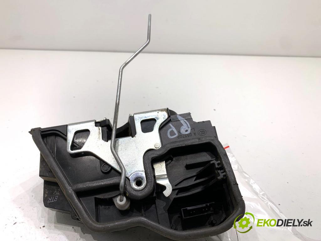 BMW F10 sedan 2010 135 kW 520 d 1995 zámok Dvere pravy predný 7229458