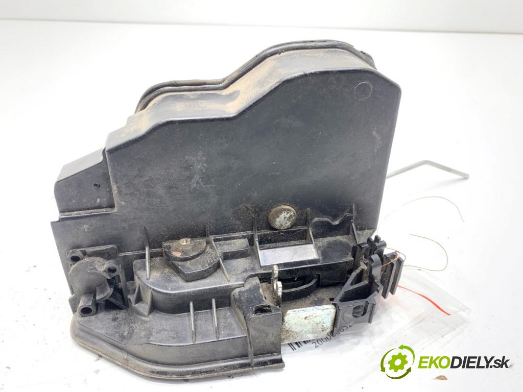 BMW F10 sedan 2010 135 kW 520 d 1995 zámok Dvere pravy predný 7229458