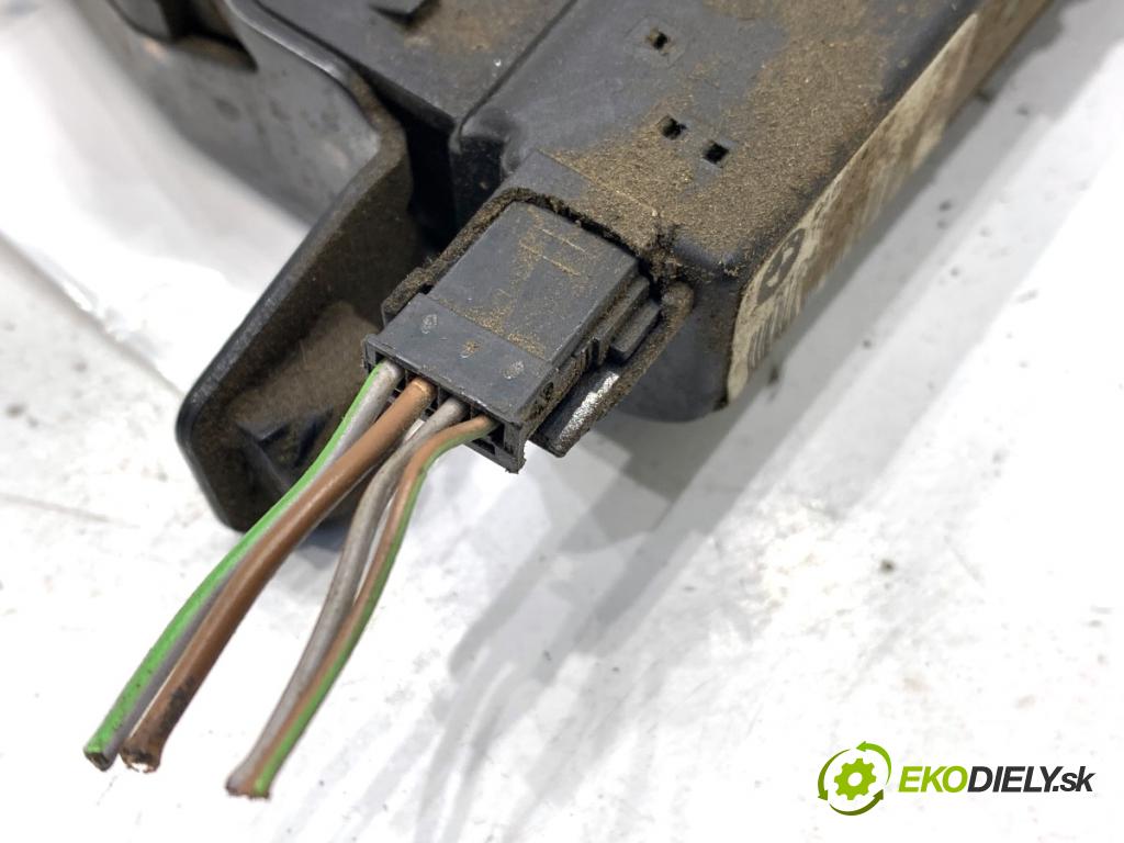 BMW F10 sedan 2010 135 kW 520 d 1995 zámok dverí zad 7191212