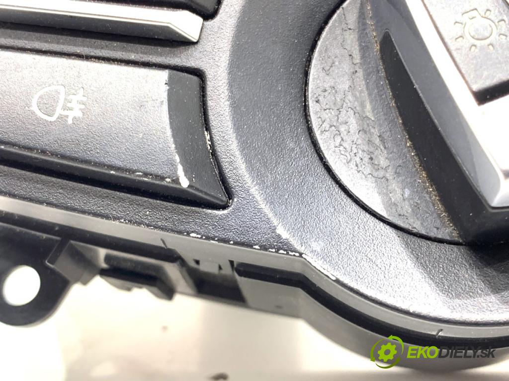 BMW F10 sedan 2010 135 kW 520 d 1995 Spínač svetiel 9192744