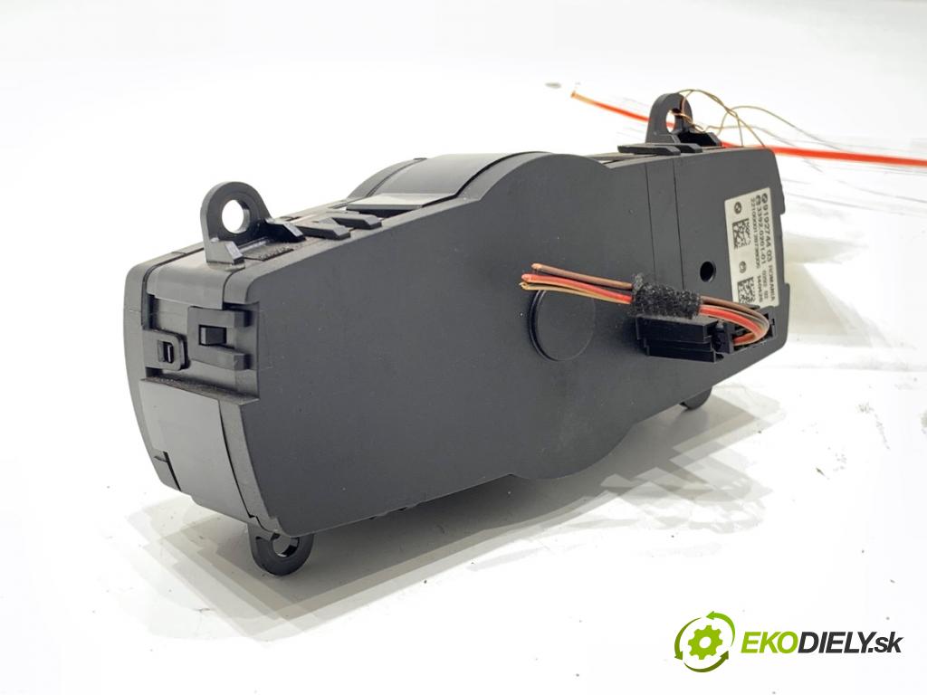 BMW F10 sedan 2010 135 kW 520 d 1995 Spínač svetiel 9192744