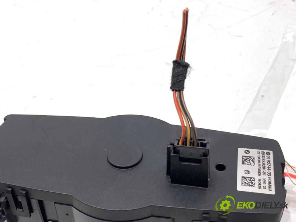 BMW F10 sedan 2010 135 kW 520 d 1995 Spínač svetiel 9192744