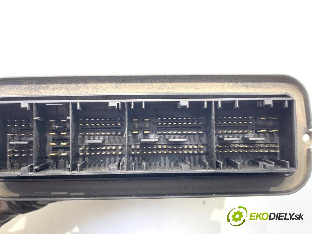 BMW F10 sedan 2010 135 kW 520 d 1995 riadiaca jednotka Motor 8510137 (Riadiaca jednotka)