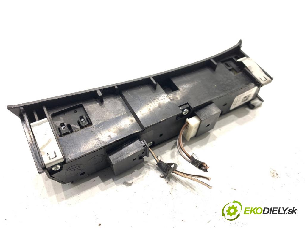 BMW F10 sedan 2010 135 kW 520 d 1995 Panel přepínač PDC 9197906