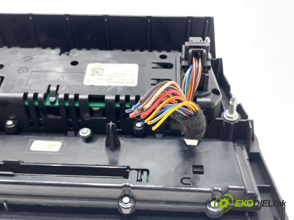 BMW F10 sedan 2010 135 kW 520 d 1995 Panel ovládania kúrenia 9236477 (Prepínacie páčky pod volantom)