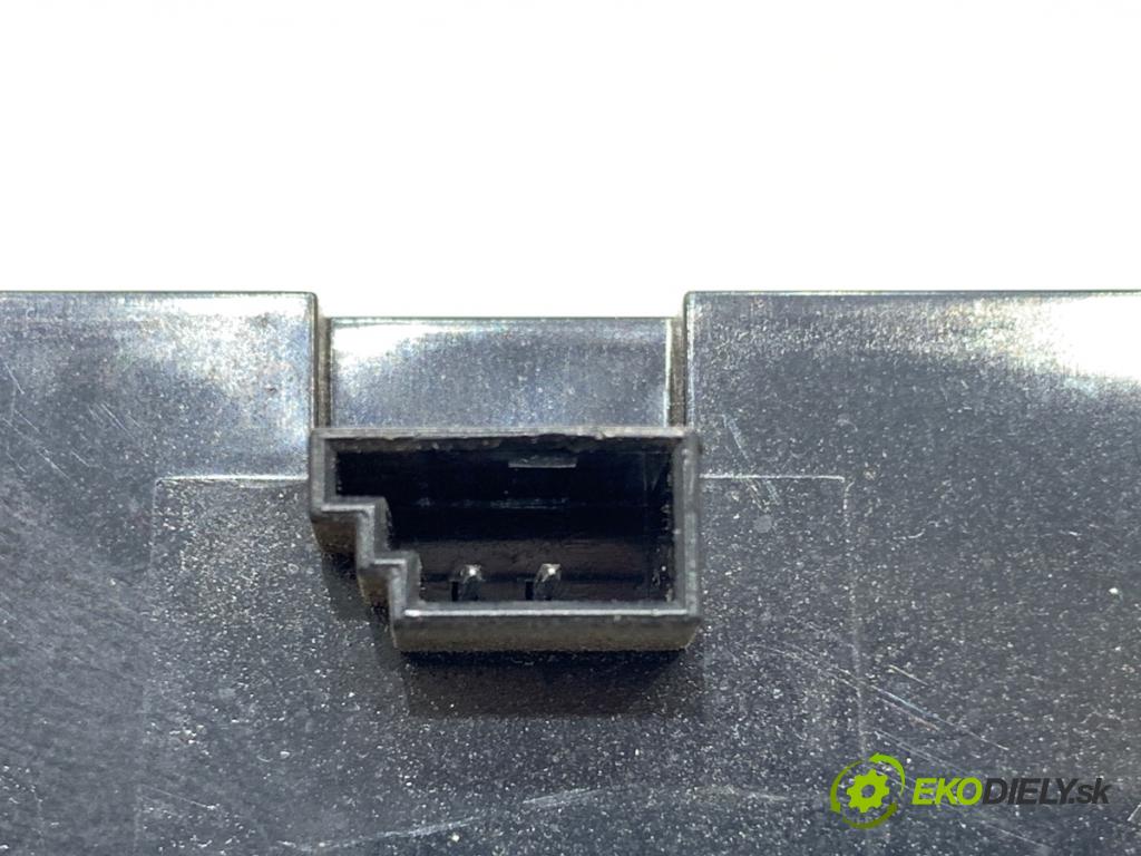 BMW F10 sedan 2010 135 kW 520 d 1995 Svetlo brzdových svetiel 7230799