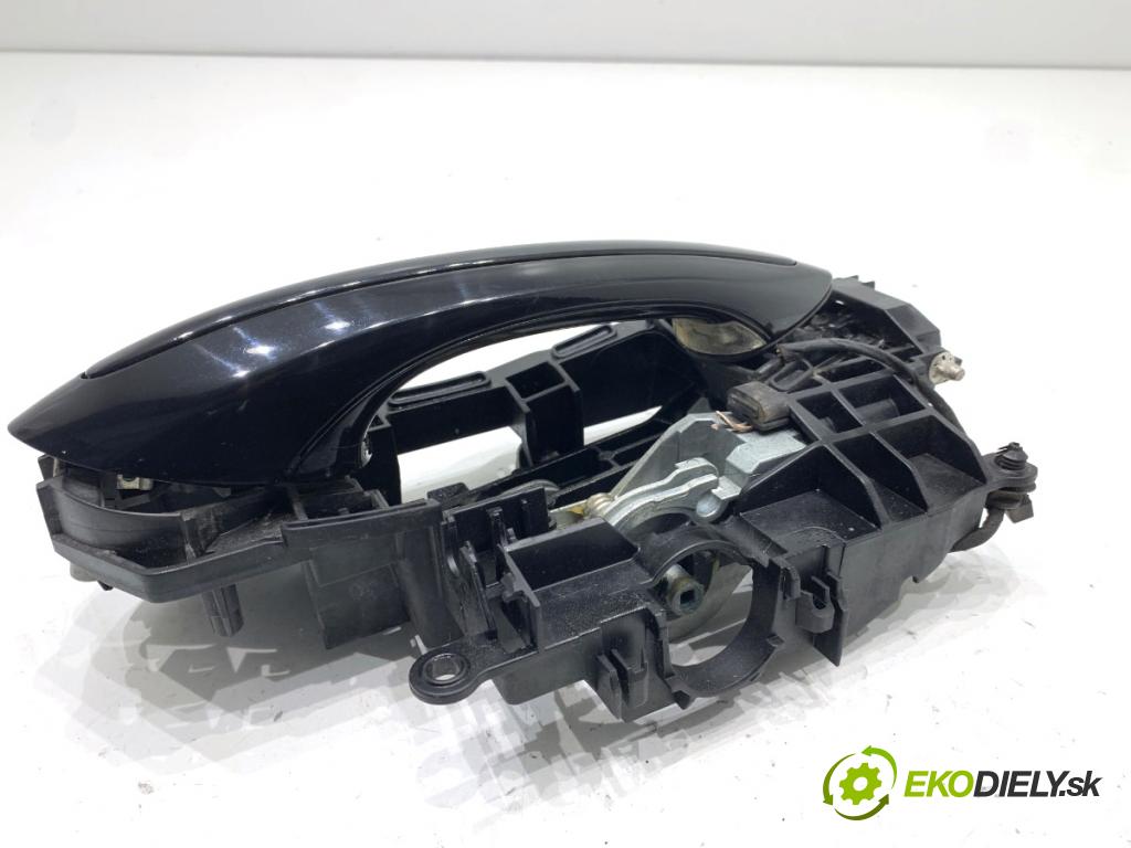 BMW F10 sedan 2010 135 kW 520 d 1995 Kľučka vonkajšia pravy zad