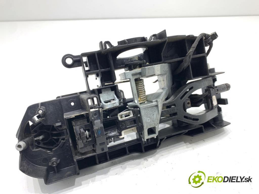 BMW F10 sedan 2010 135 kW 520 d 1995 Kľučka vonkajšia pravy zad