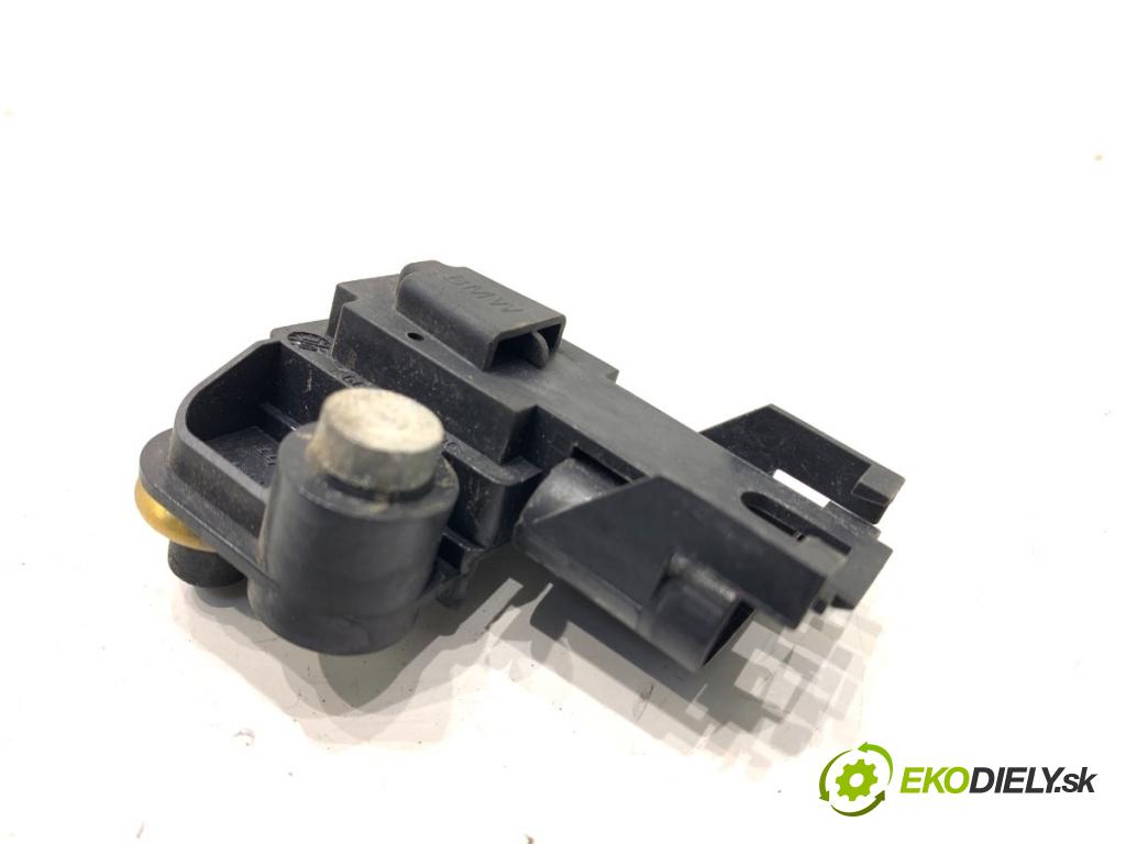 BMW F10 sedan 2010 135 kW 520 d 1995 Snímač nárazu 9159311 (Snímač nárazu)