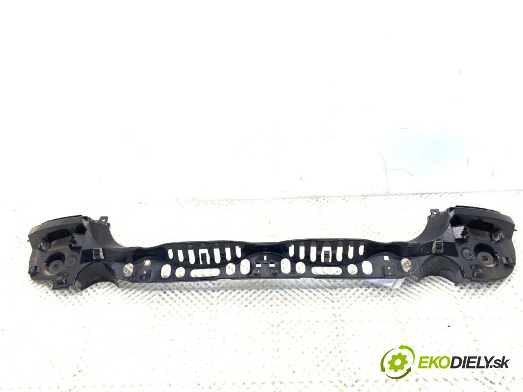 BMW F10 sedan 2010 135 kW 520 d 1995 úchyt nárazníka zadní část středový 7184766