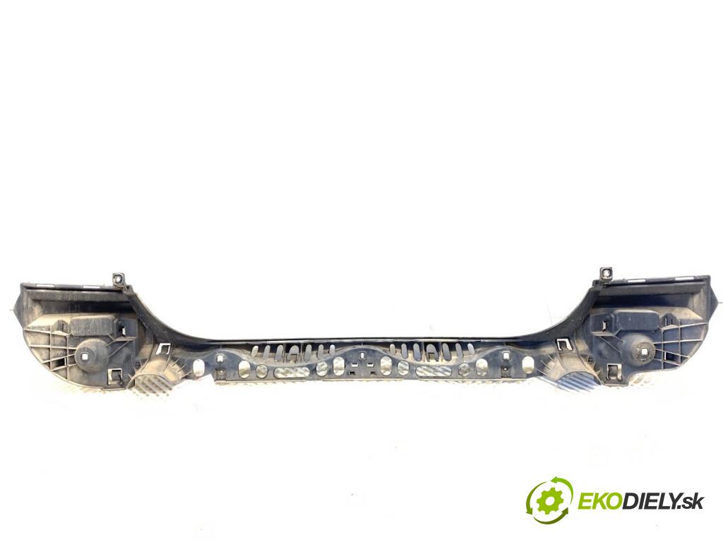 BMW F10 sedan 2010 135 kW 520 d 1995 úchyt nárazníka zadní část středový 7184766