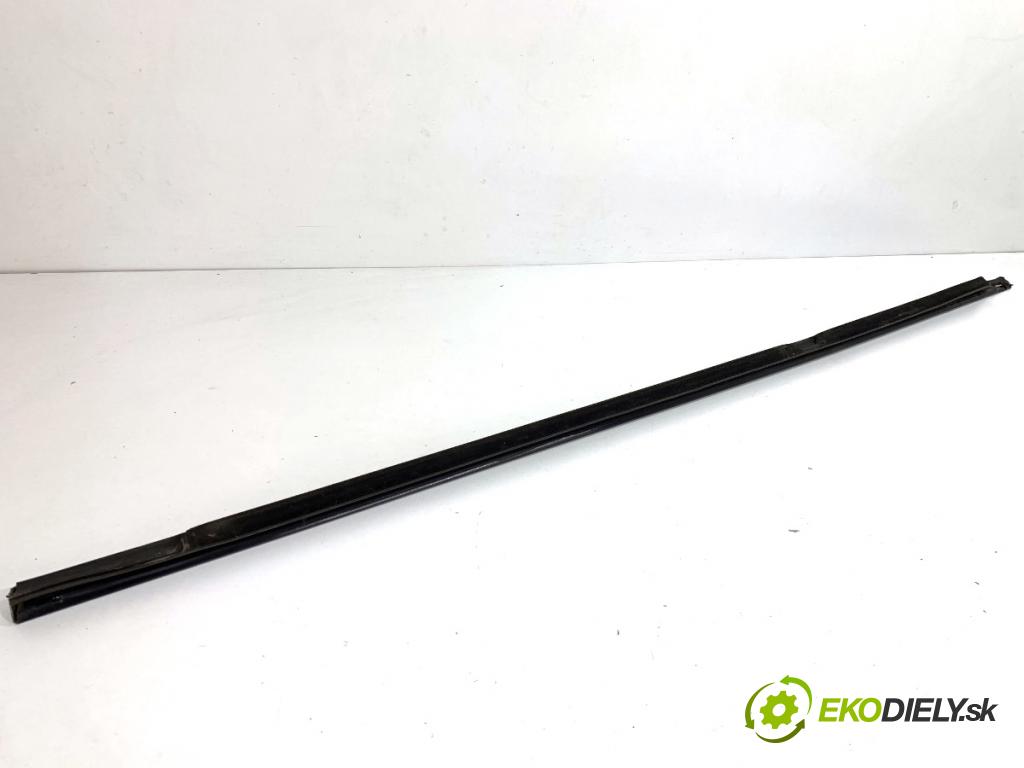 BMW F10 sedan 2010 135 kW 520 d 1995 lišta Sbírání: zadní část pravý