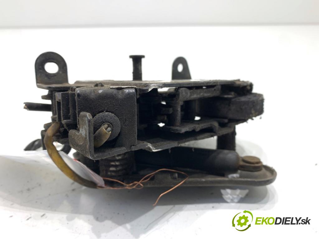 BMW F10 sedan 2010 135 kW 520 d 1995 zámok kapoty ľavy 7184441