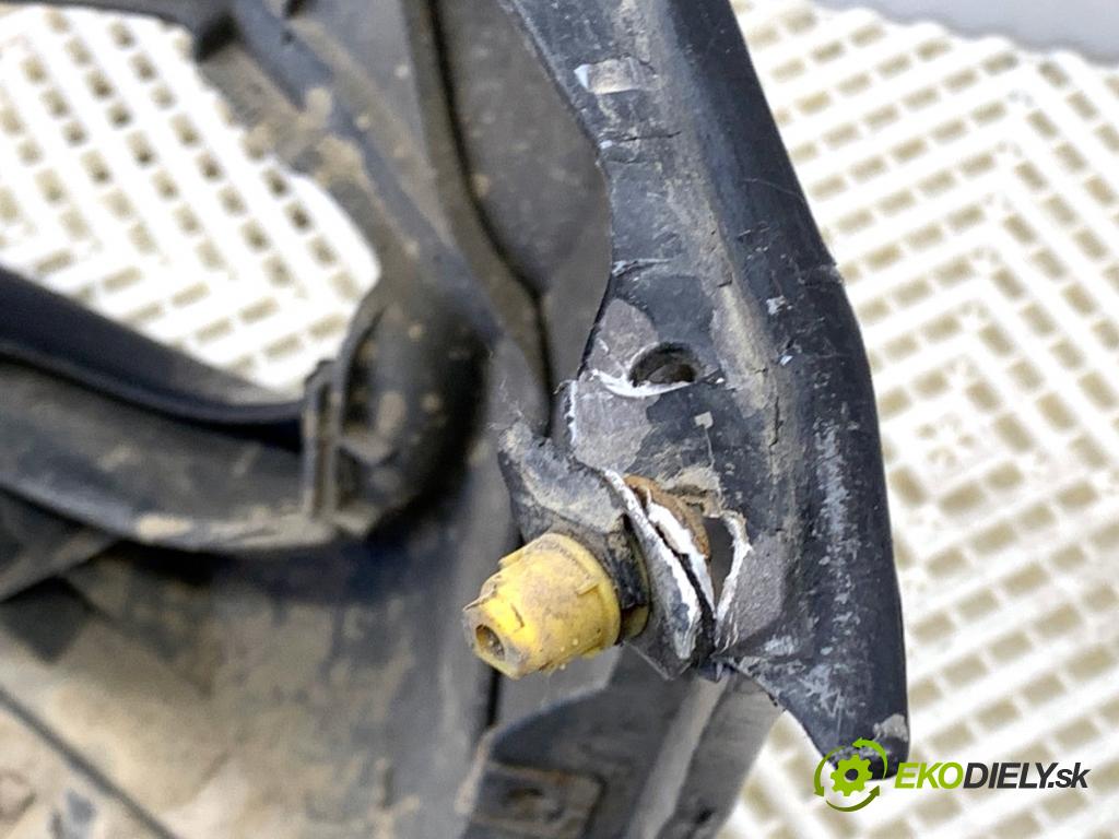 BMW F10 sedan 2010 135 kW 520 d 1995 Nárazník predný (Kľučka dverí ostatné)