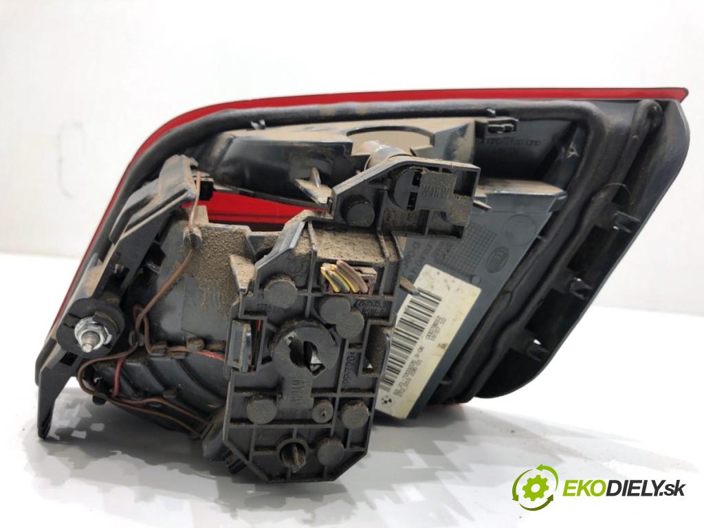 BMW F10 sedan 2010 135 kW 520 d 1995 Svetlo zad ľavá strana vnútorná 7203225 (Kľučka dverí ostatné)