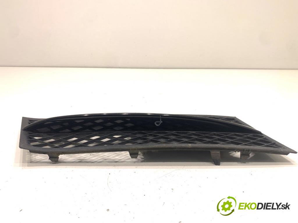 BMW F10 sedan 2010 135 kW 520 d 1995 Mriežky nárazníka pravy predný 7200700