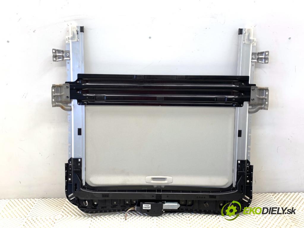 INFINITI Q50 sedan 2014 268 kW 50 Hybrid AWD 3498 strešné okno  (Sklo karosérie)