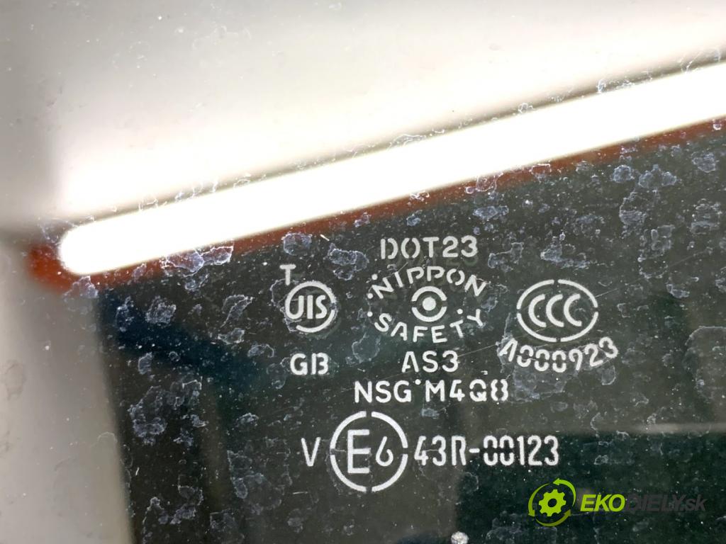 INFINITI Q50 sedan 2014 268 kW 50 Hybrid AWD 3498 strešné okno  (Sklo karosérie)