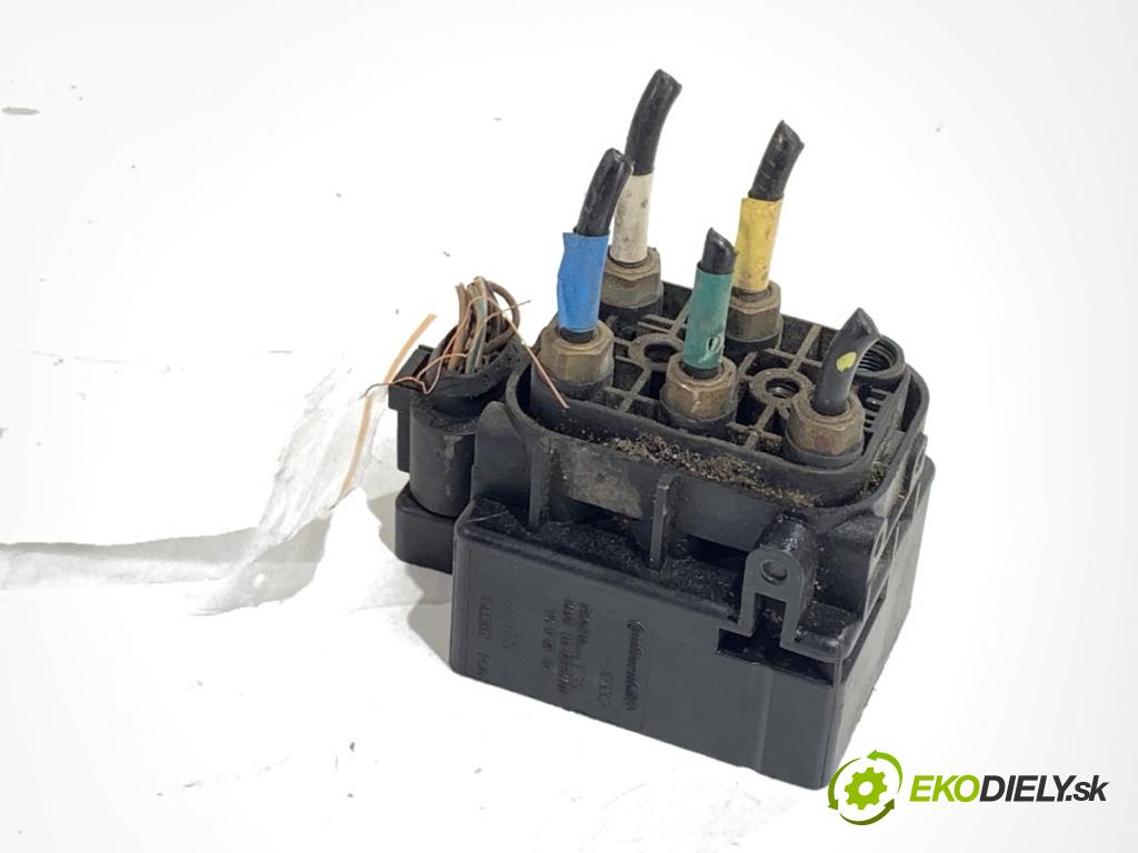 AUDI Q7 4L SUV 2009 176 kW 3.0 TDI quattro 2967 Rozdeľovač nápravy 15-1524-00332