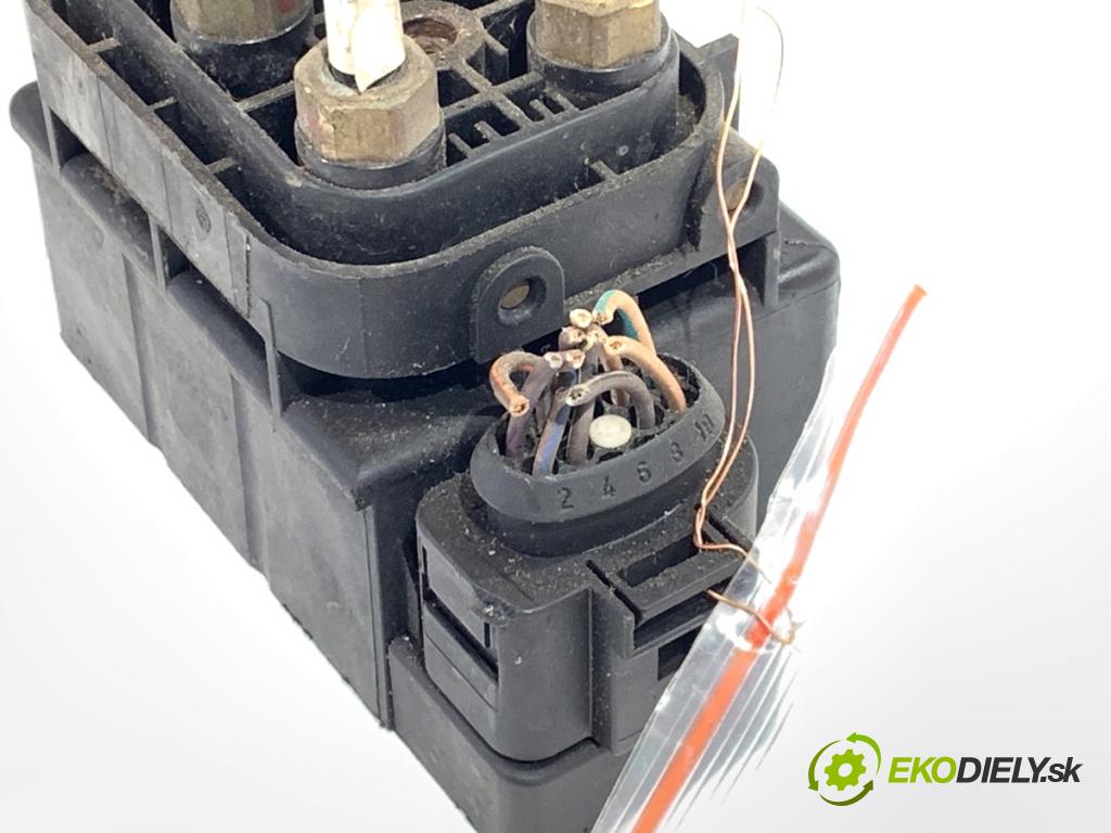 AUDI Q7 4L SUV 2009 176 kW 3.0 TDI quattro 2967 Rozdeľovač nápravy 15-1524-00332