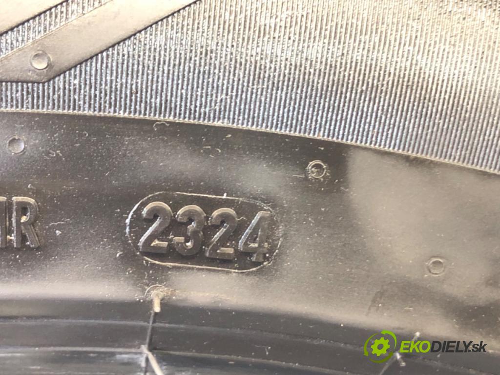 --- ---      PNEUMATIKY: PARA: VÍCENÁ SEZÓNA: 225/55 19" PIRELLI