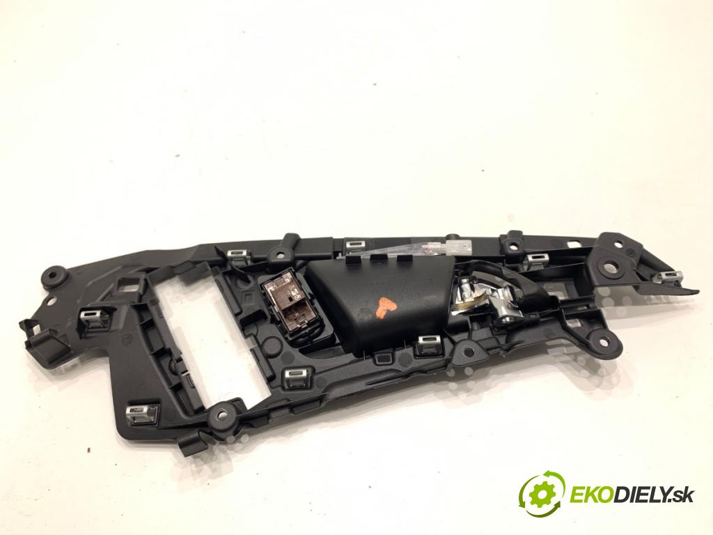 AUDI A6 C7 Kombi 2016 200 kW 3.0 TDI quattro 2967 Kľučka vnútorná ľavy predný 4G0837019A