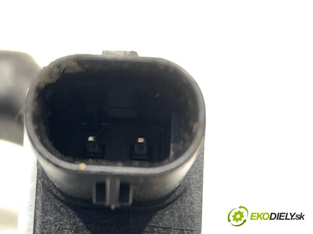 AUDI A6 C7 Kombi 2016 200 kW 3.0 TDI quattro 2967 svorka MINUS 8T0915181