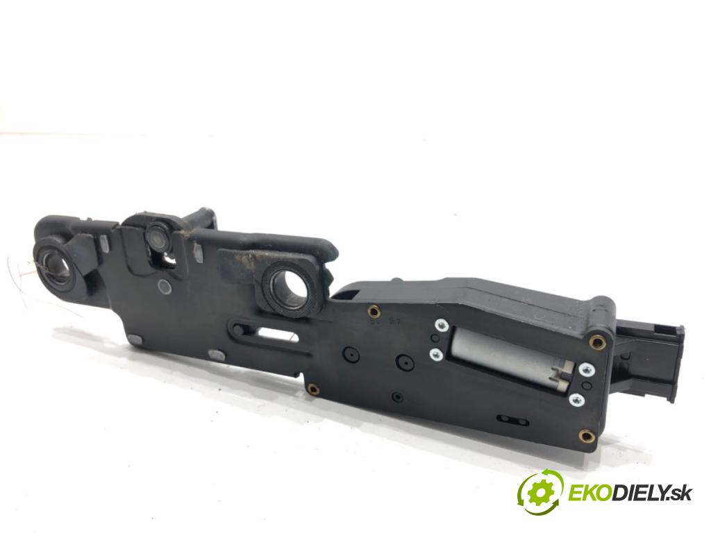 AUDI A6 C7 Kombi 2016 200 kW 3.0 TDI quattro 2967 doťah dverí zad 4F9827383H