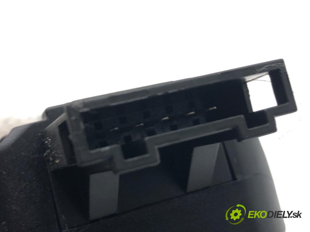 AUDI A6 C7 Kombi 2016 200 kW 3.0 TDI quattro 2967 doťah dverí zad 4F9827383H