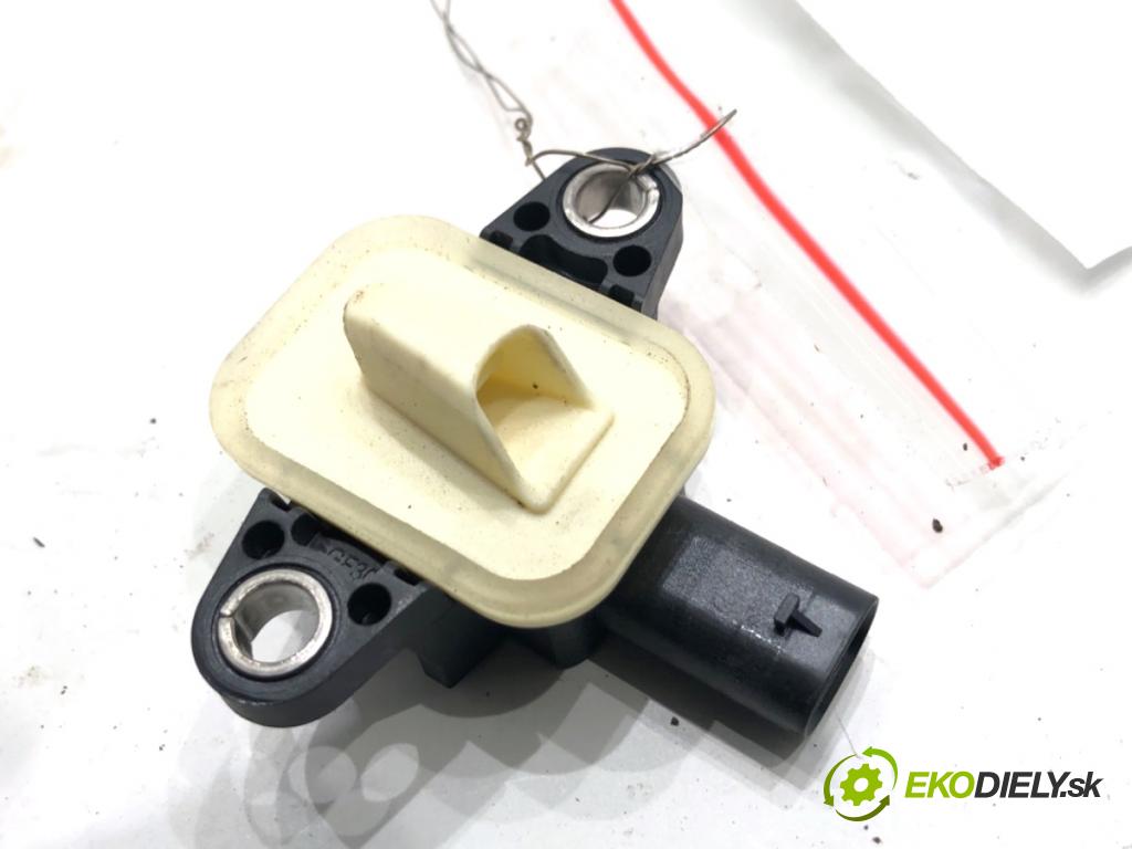 AUDI A6 C7 Kombi 2016 200 kW 3.0 TDI quattro 2967 Snímač nárazu 4H0955557 (Snímač nárazu)