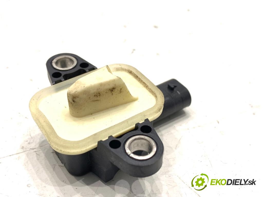 AUDI A6 C7 Kombi 2016 200 kW 3.0 TDI quattro 2967 Snímač nárazu 4H0955557 (Snímač nárazu)