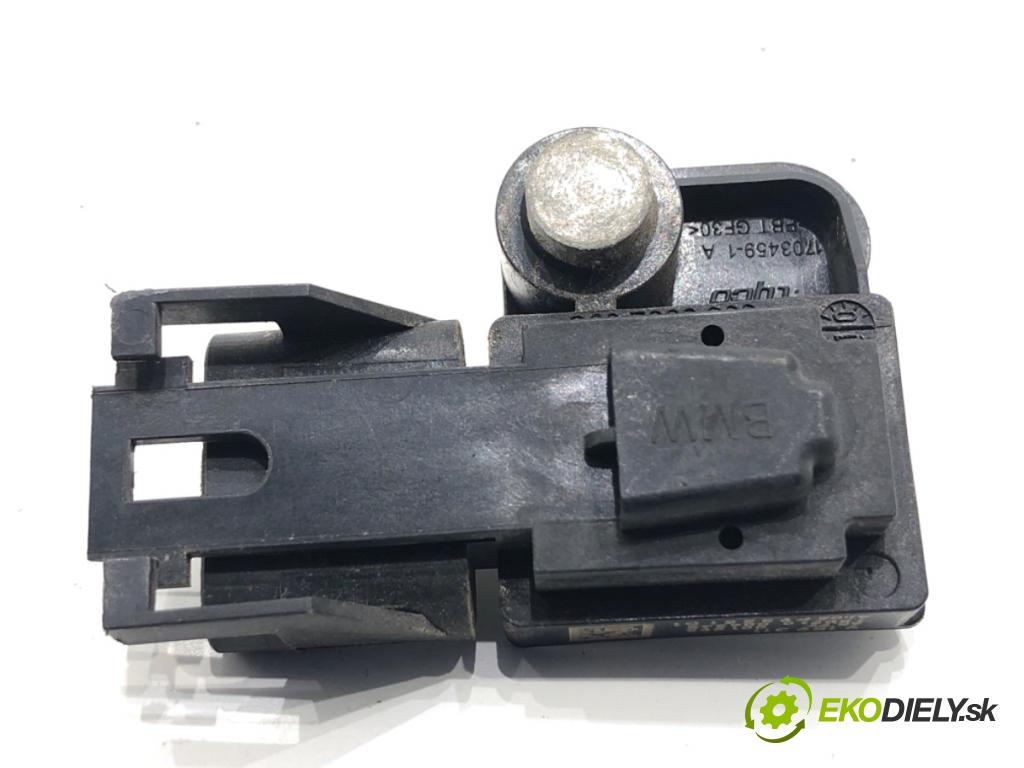 BMW F10 sedan 2010 135 kW 520 d 1995 Snímač nárazu 9159311 (Snímač nárazu)