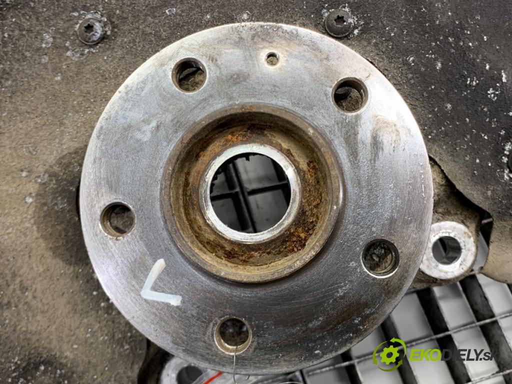 AUDI A6 C7 Kombi 2016 200 kW 3.0 TDI quattro 2967 náboj levý přední část