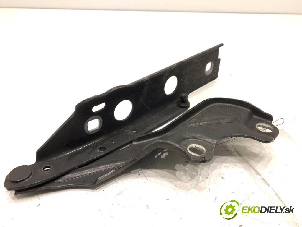 AUDI A6 C7 Kombi 2016 200 kW 3.0 TDI quattro 2967 závěs kapoty levý přední část 468823301E