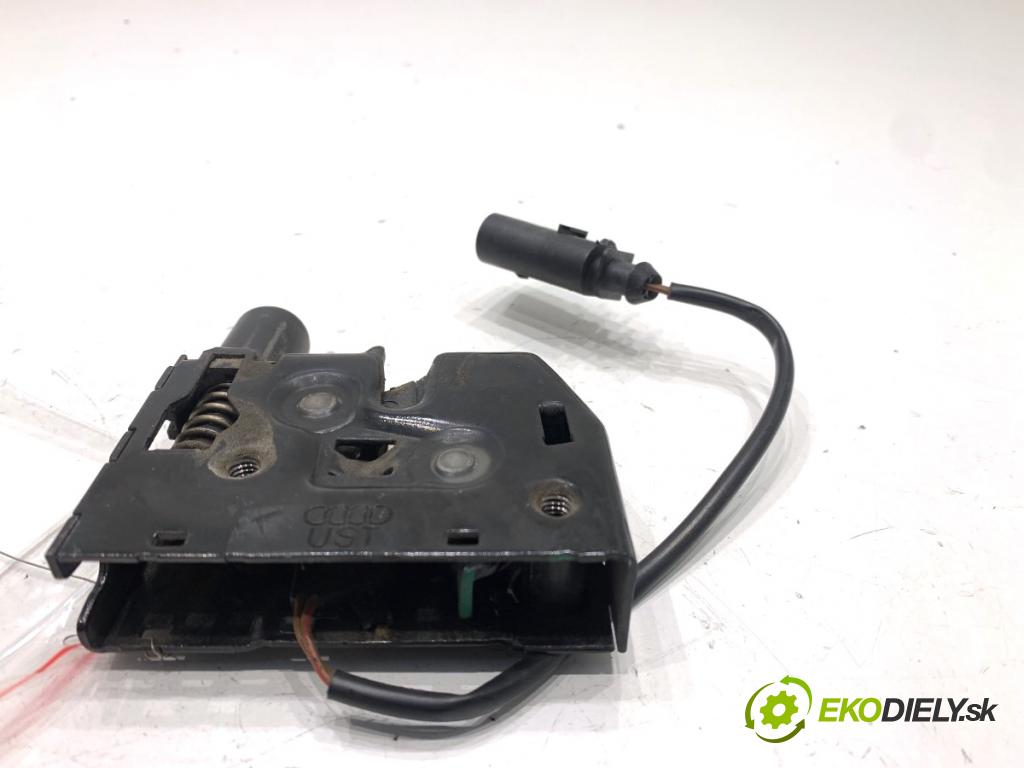 AUDI A6 C7 Kombi 2016 200 kW 3.0 TDI quattro 2967 zámok kapoty ľavy 4G0823509C