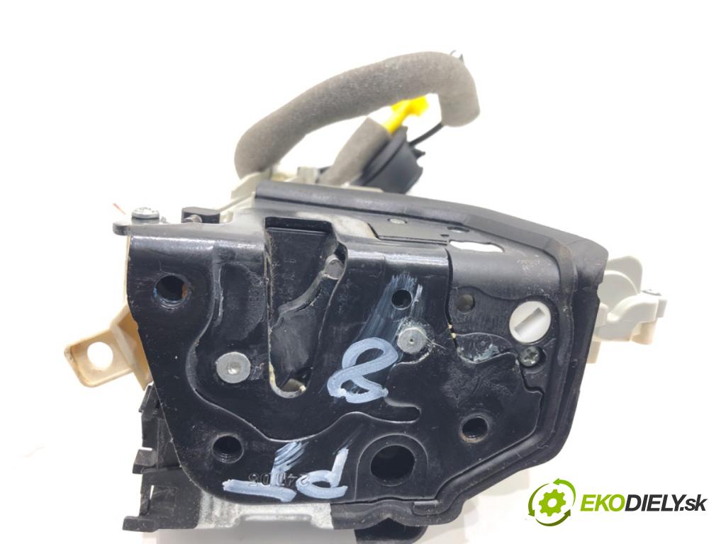 AUDI A6 C7 Kombi 2016 200 kW 3.0 TDI quattro 2967 zámok Dvere pravy zad 4G0839016E