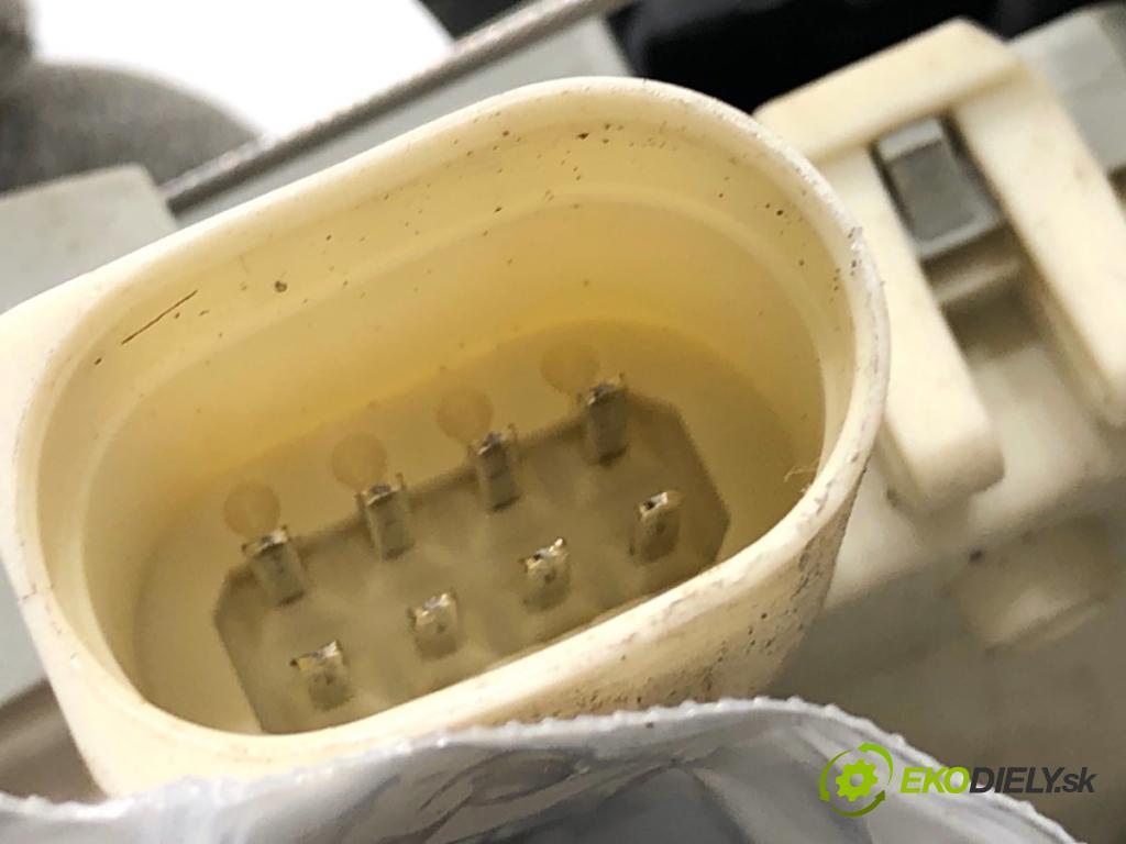 AUDI A6 C7 Kombi 2016 200 kW 3.0 TDI quattro 2967 zámok Dvere pravy zad 4G0839016E