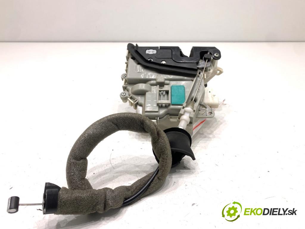 AUDI A6 C7 Kombi 2016 200 kW 3.0 TDI quattro 2967 zámok dveře pravý přední část 8J1837016F