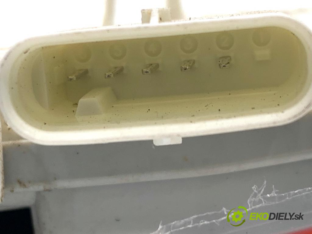 AUDI A6 C7 Kombi 2016 200 kW 3.0 TDI quattro 2967 zámok dveře pravý přední část 8J1837016F