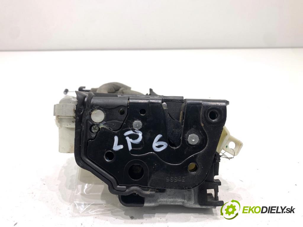 AUDI A6 C7 Kombi 2016 200 kW 3.0 TDI quattro 2967 zámok dveře levý přední část 8J1837015F