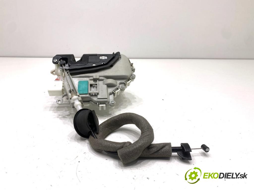 AUDI A6 C7 Kombi 2016 200 kW 3.0 TDI quattro 2967 zámok dveře levý přední část 8J1837015F