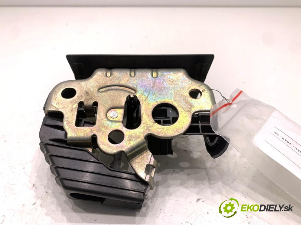 AUDI A6 C7 Kombi 2016 200 kW 3.0 TDI quattro 2967 zámok dveří zadní část 8R0827505A